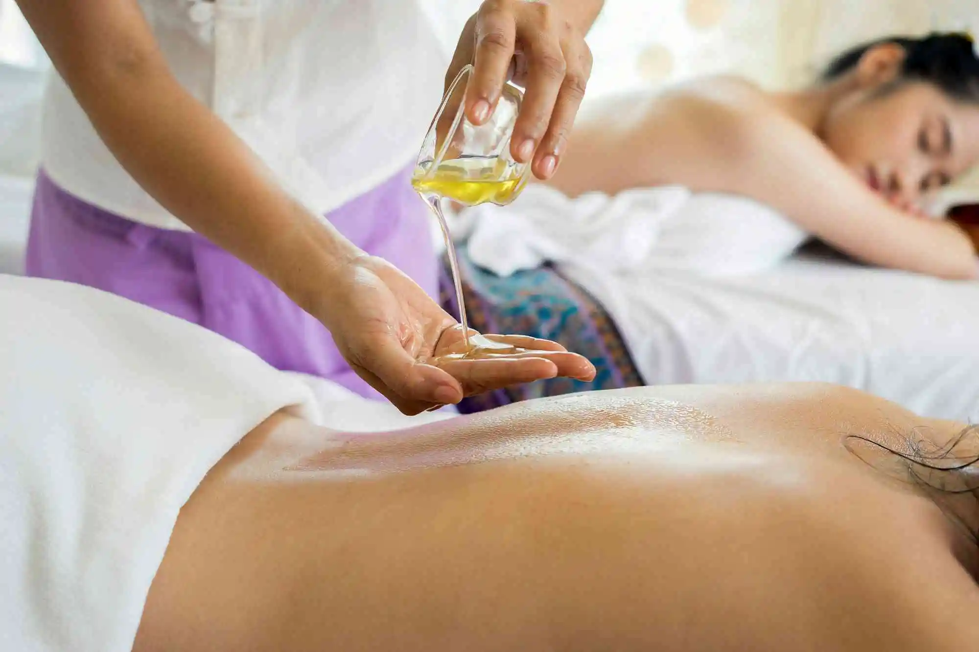 7 Shocking Benefits of Massage That Will Blow Your Mind